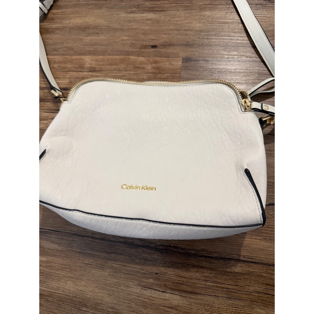 Calvin Klein White Pebbled Leather Crossbody Bag Gold Tone Hardware Logo Purse